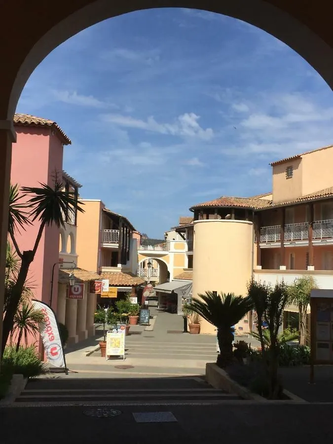 Studio Vue Mer Et Esterel Saint-Raphaël 0*,  フランス